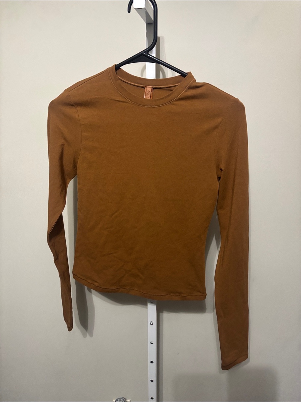 NWT SKIMS cotton jersey long sleeve• chai “rare color” • small - Picture 1 of 3